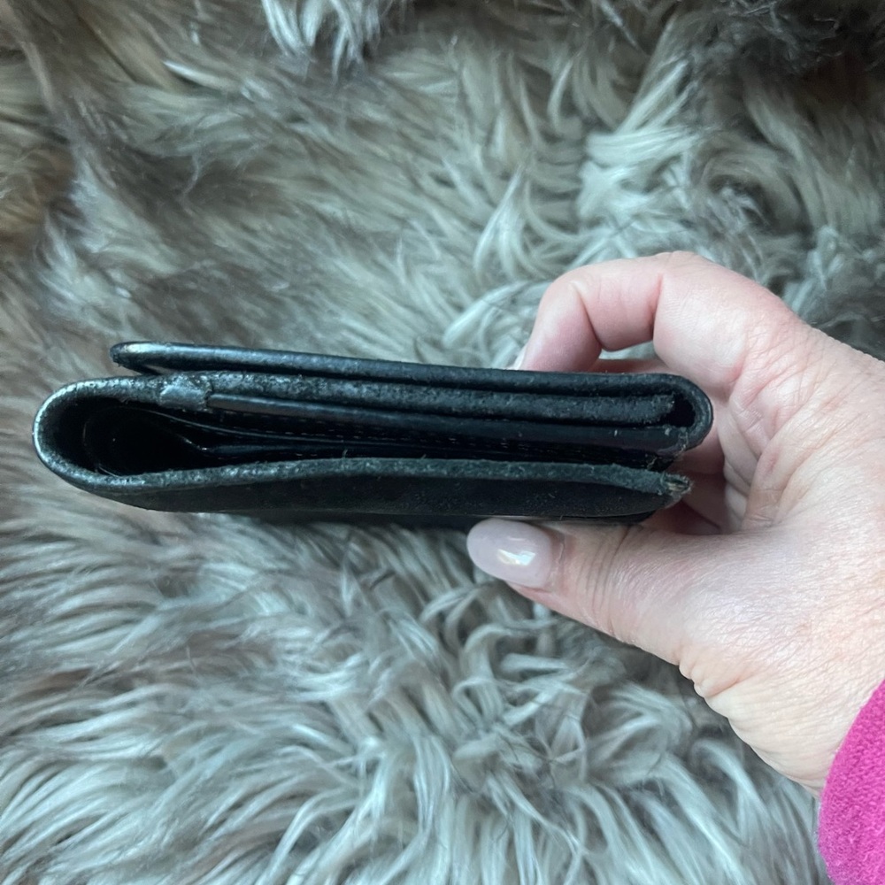 Authentic Gucci Wallet - Picture 6 of 9
